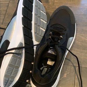 NWOT Puma Descendant V3 Running Shoes